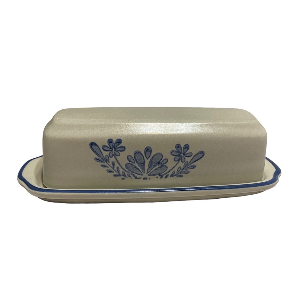 Vintage Pfaltzgraff USA Yorktowne Stoneware Covered Blue Floral Butter Dish #028